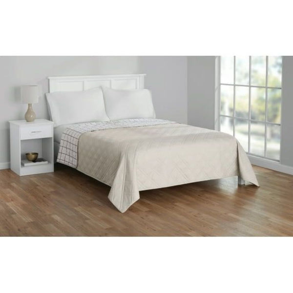 Mainstays Diamond Pattern and Plaid Microfiber Quilt (Full/Queen – Reversible)