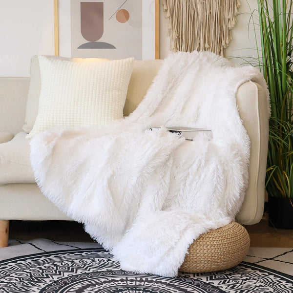 Decorative Extra Soft Faux Fur Throw Blanket Via Amazon